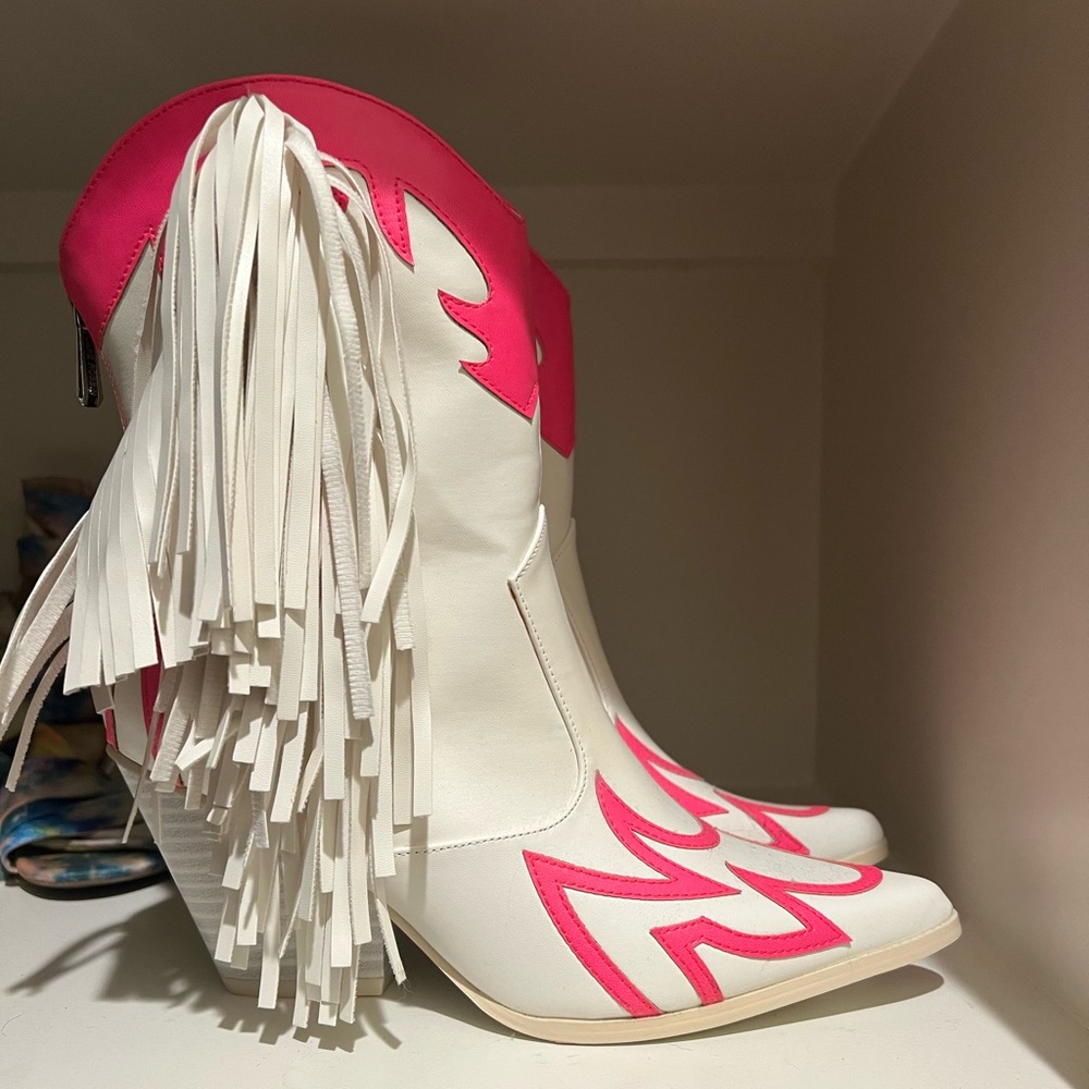 Fringe cowgirl boots